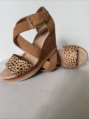 Dr. Scholl’s Sweet Escape Wedge calf hair leopard print sandal sz 8